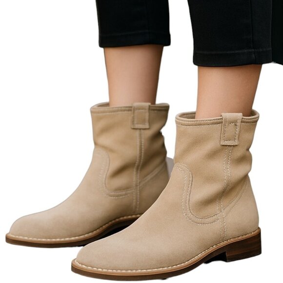 Clarks Cabaret Stage Sand Suede Womens Ankle Boots Slouchy Block Heel Size 6.5 - Picture 1 of 14